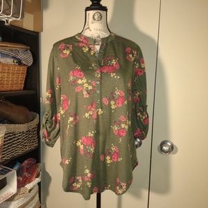 "no boundaries" XL (15/17) top (t-shirt blouse), Bayleaf green, floral
